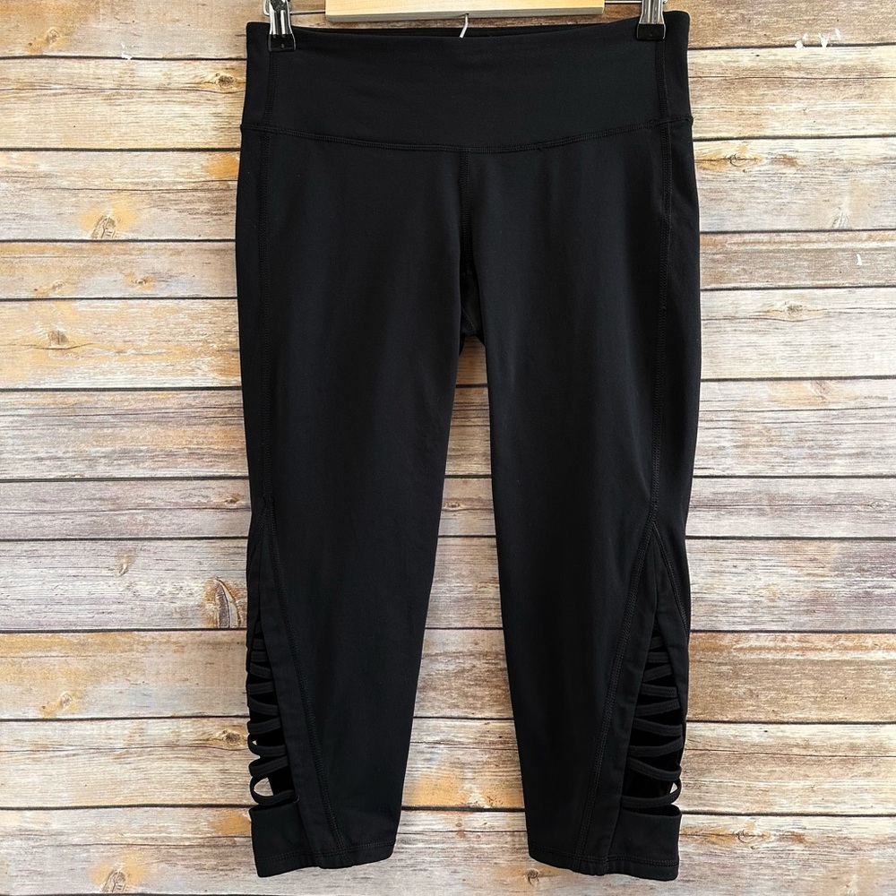 Athleta Leggings Women’s Size Small Black Chaturanga Capri Criss Cross